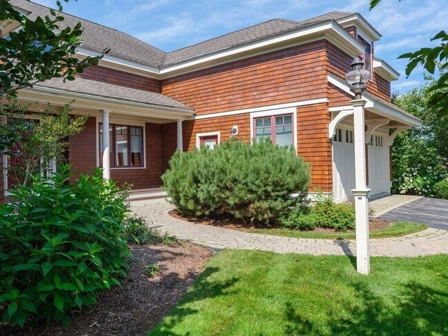 Building Photo - 1 Clubhouse Dr