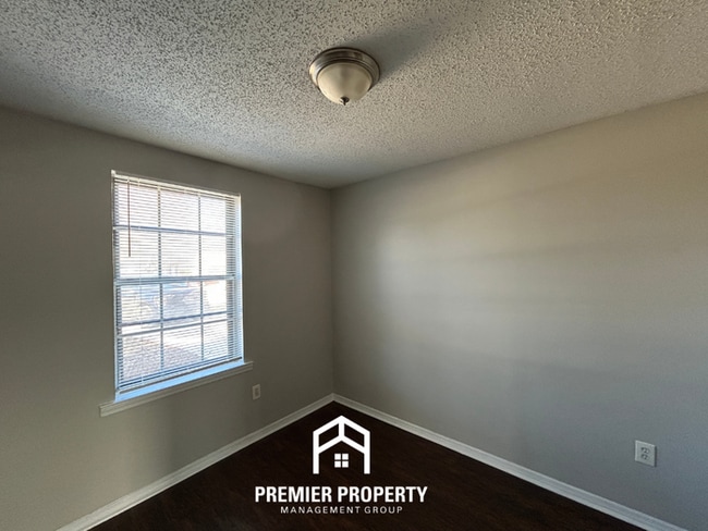 Building Photo - 3818 Selfridge Cove