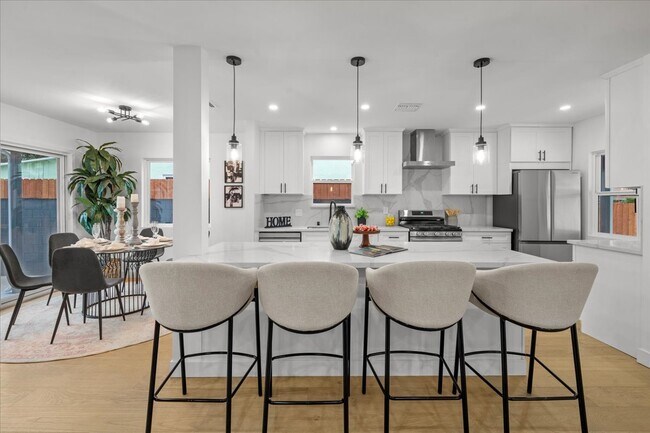 Foto del edificio - 5815 Saloma Ave