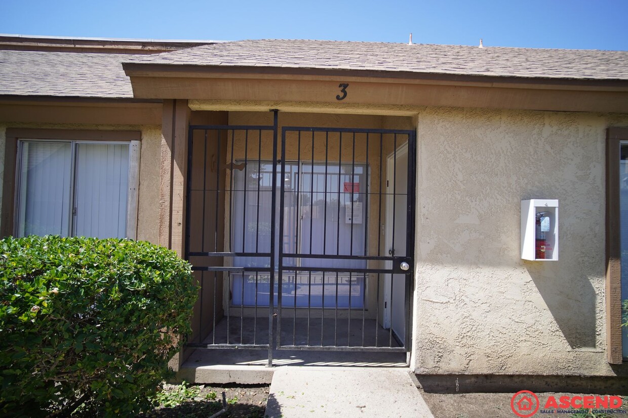 Primary Photo - Cute Apartment Located in the Southwest!
