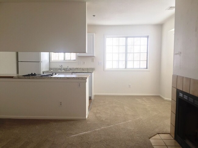 Building Photo - 2-Bedroom Condo Available For Rent In Nort...