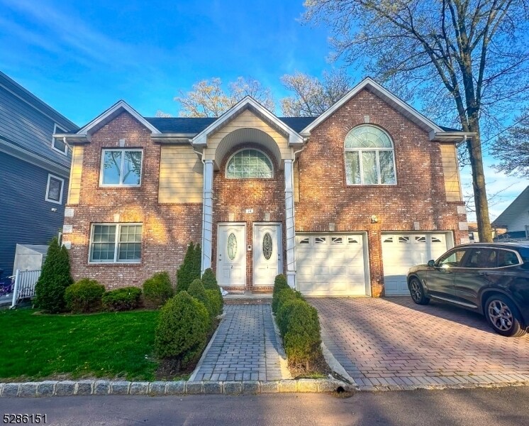 Primary Photo - 14 Mutillod Ln