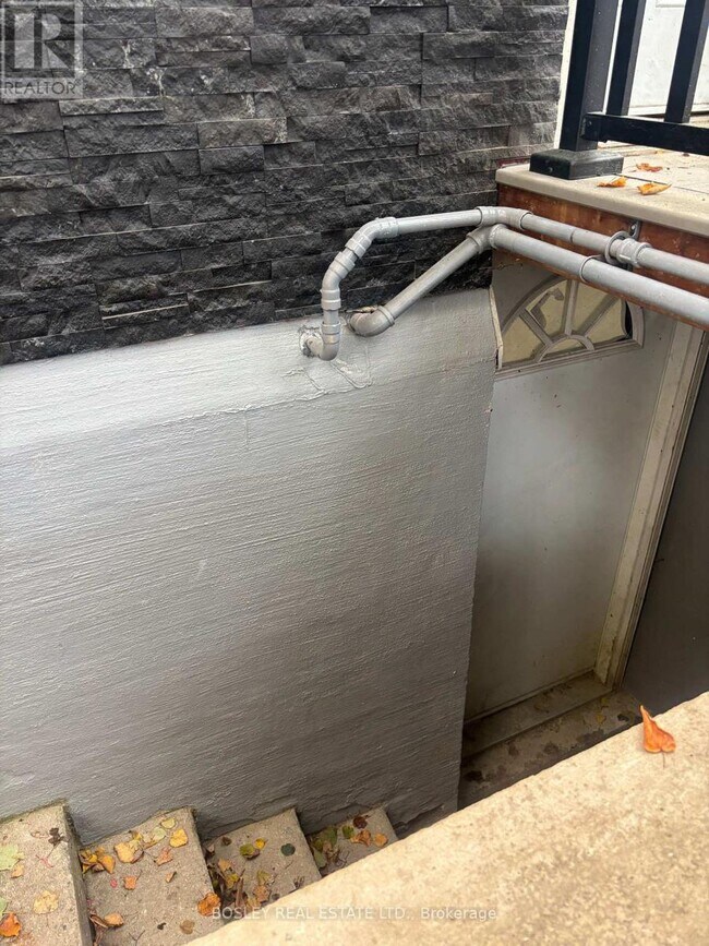 Photo du bâtiment - 686 Rhodes Ave