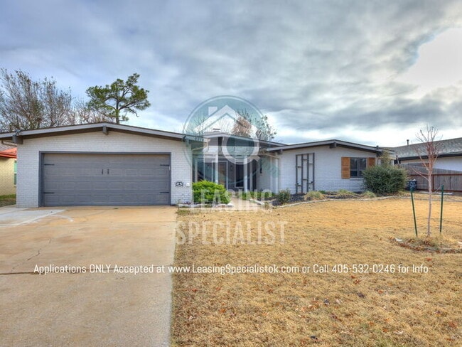 Building Photo - Warr Acres 3 Bed 2 Bath Home with a Pool!!