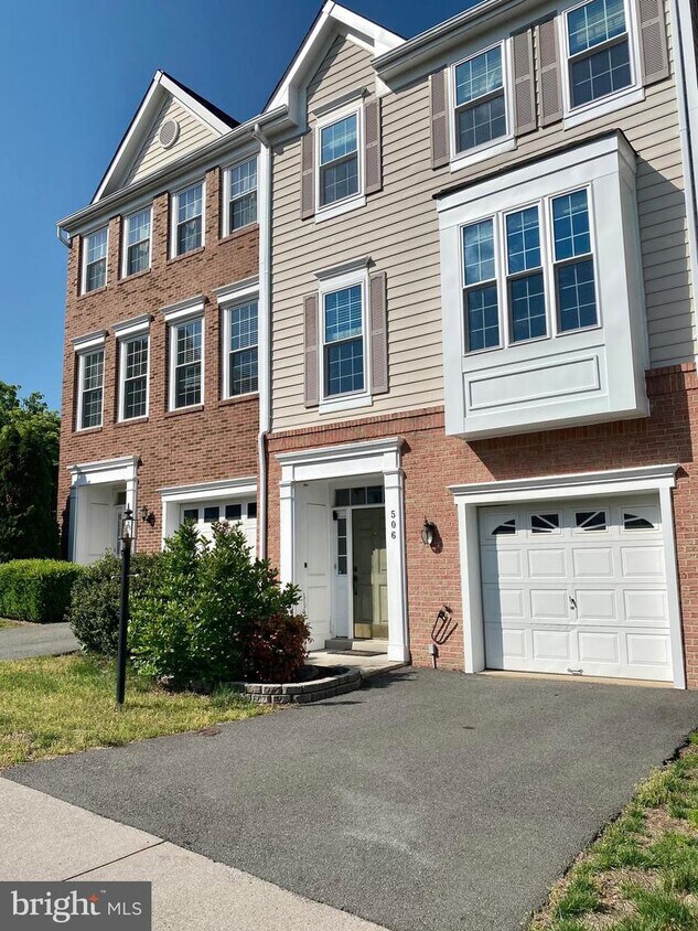 506 Doyle Terrace NE, Leesburg, VA 20176 Townhome Rentals in Leesburg