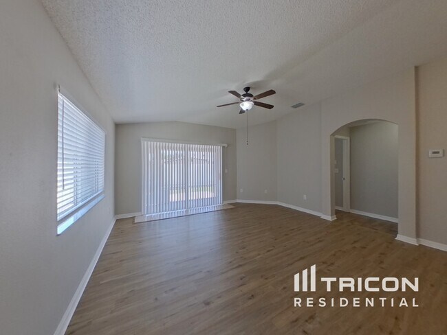 Building Photo - 11749 Lynmoor Dr