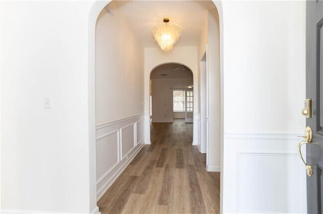 Building Photo - 3752 Lanier Dr