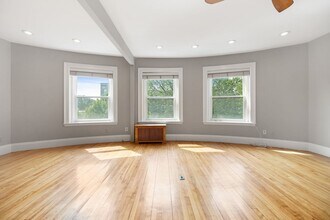 Building Photo - 1011 Beacon St