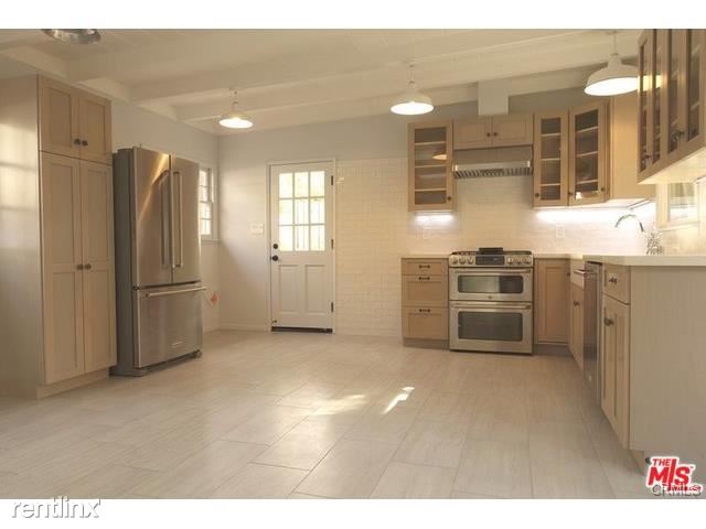 Building Photo - 621 Bienveneda Ave