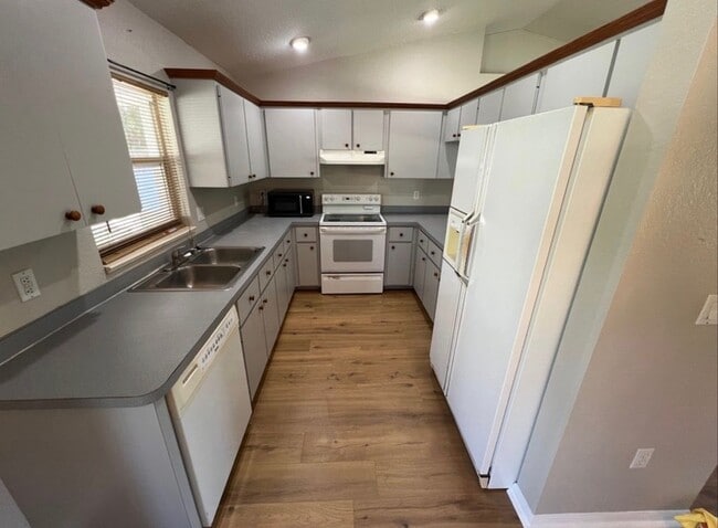 Building Photo - 2426 Seagull Ln