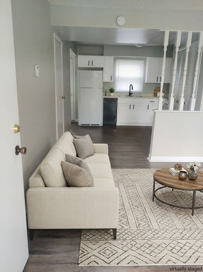 Foto del edificio - STERLING COURT APARTMENTS