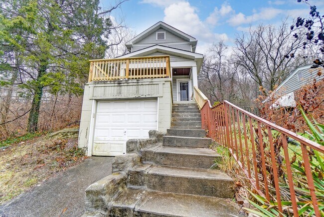 Building Photo - Three Bedroom Home in Covington!