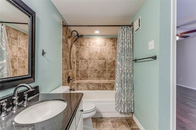 Building Photo - 16301 Ledgemont Ln