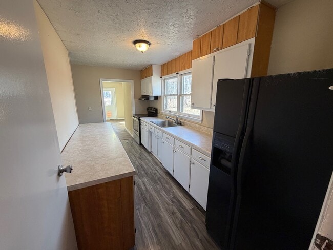 Building Photo - 261 Oak Dr