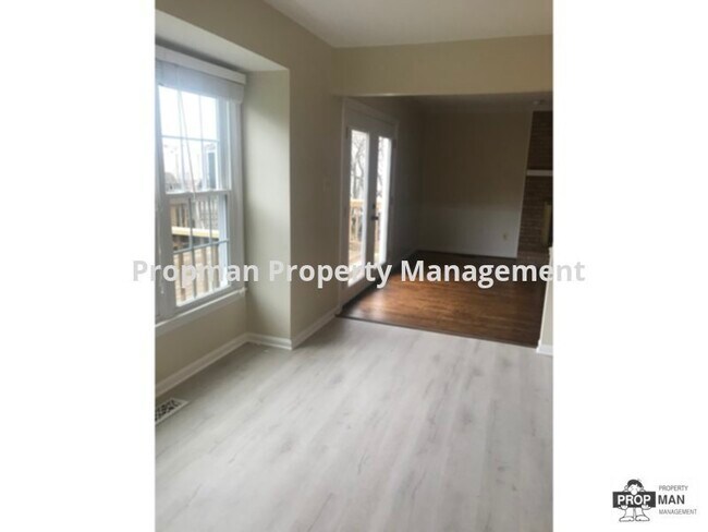 Foto del edificio - 3500 sq ft in sought-after Franklin Farm!