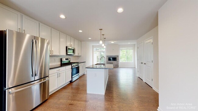 Building Photo - 2731 Bristol Rdg Dr