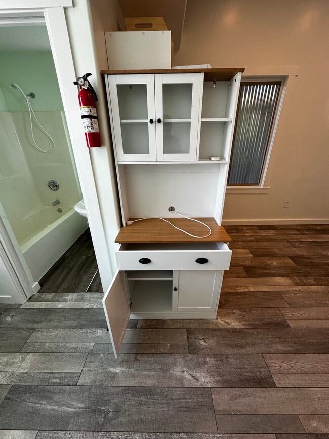 Building Photo - 70 E 400 S