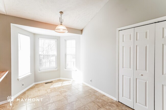 Foto del edificio - 737 Stone Hedge Dr