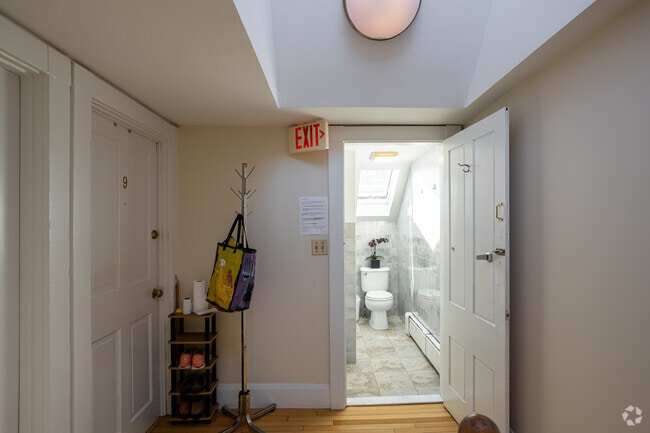 Interior Photo - 27 William St