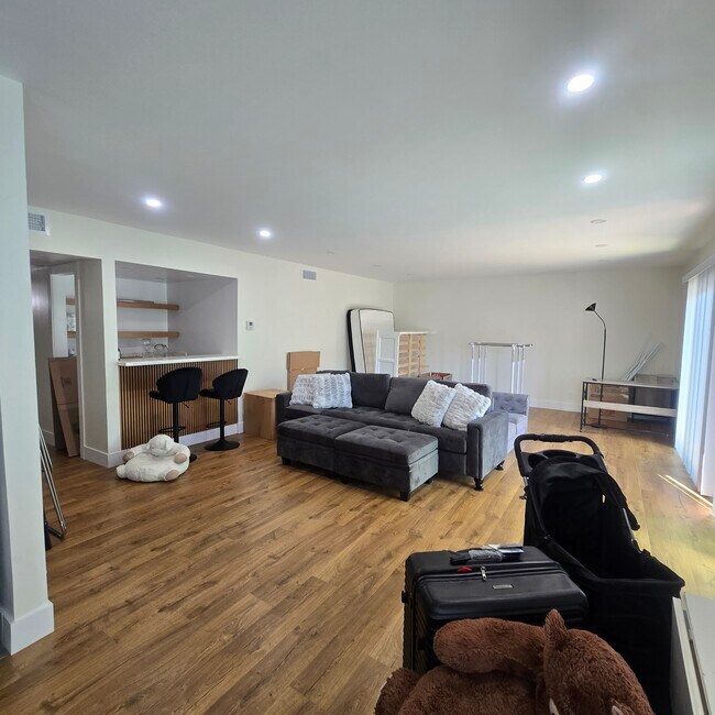 Foto del edificio - 916 S Sherbourne Dr