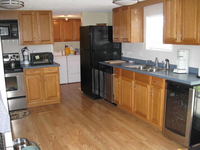 Cocina, incluye electrodomésticos & Refrigerador para vinos - 2985 W Hwy 318