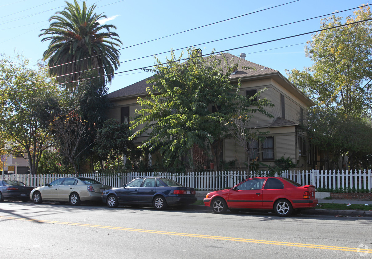 Building Photo - 5959 Echo St