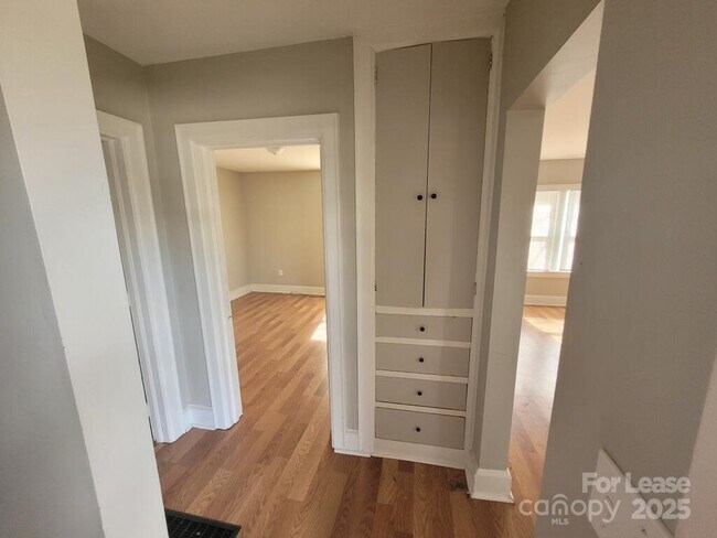 Foto del edificio - 216 Harrill St