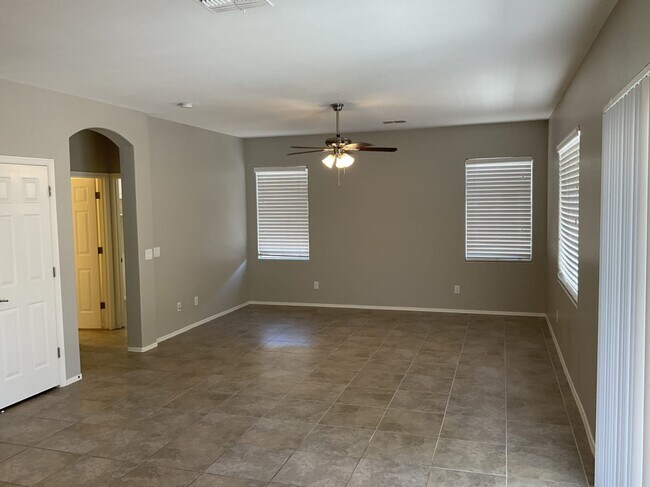 Foto del edificio - 4069 S Vineyard Ave