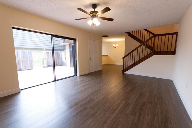 Building Photo - 404 4th Way