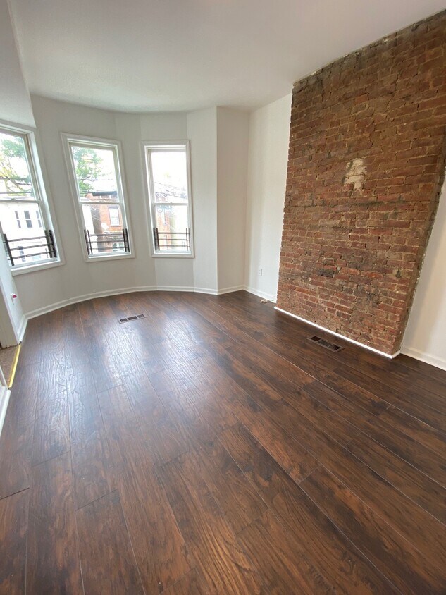 Primary Photo - 103 Carson Ave