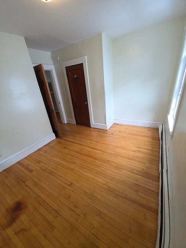 Building Photo - 5 Mulberry St