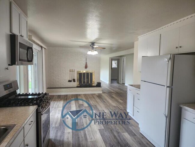 Foto del edificio - 4624 Grandview Dr W