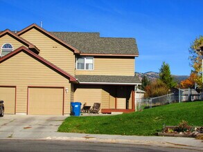 Building Photo - 120 Amber Ct