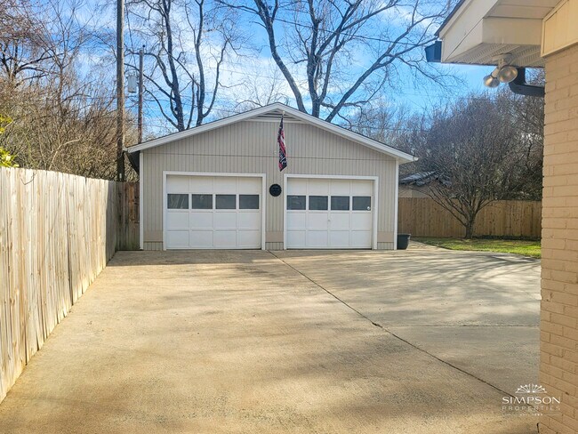 Foto del edificio - 3633 Densmore Dr