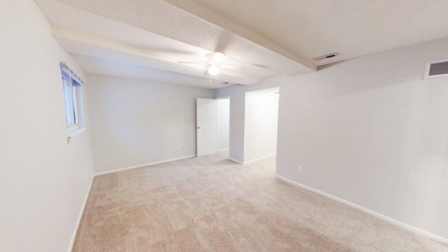 Building Photo - 2862 Chatsworth Way