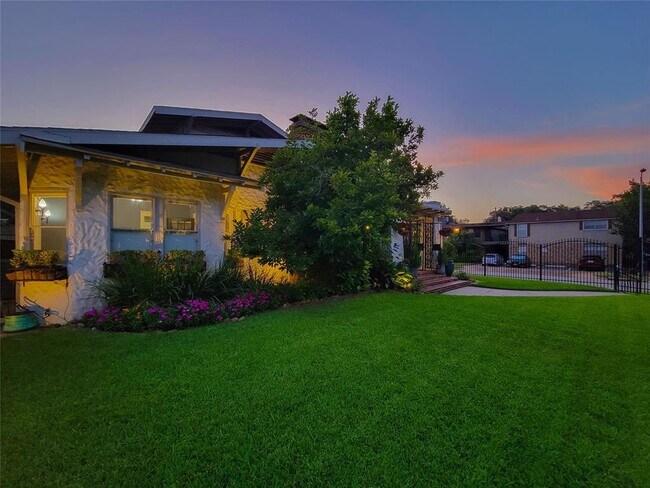 Building Photo - 3702 Audubon Pl