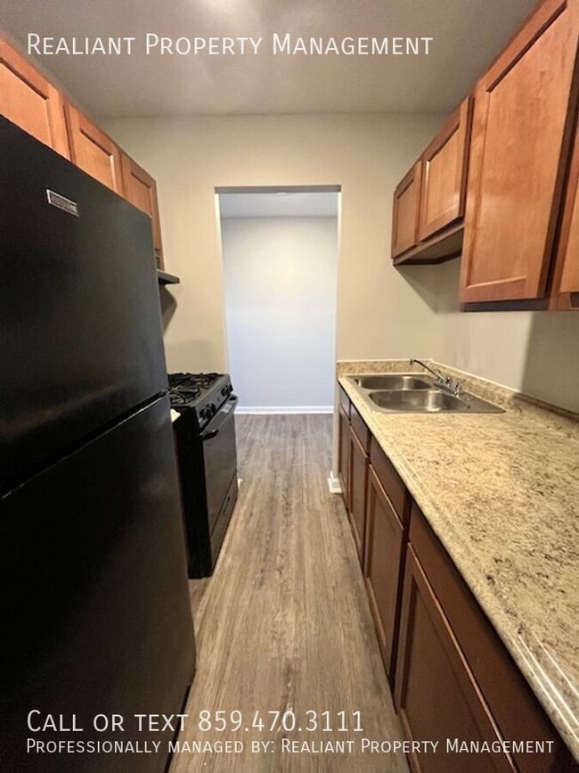 Building Photo - 2082 Fairmont Ct