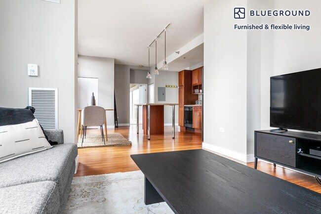 Foto del edificio - 63 E Lake St