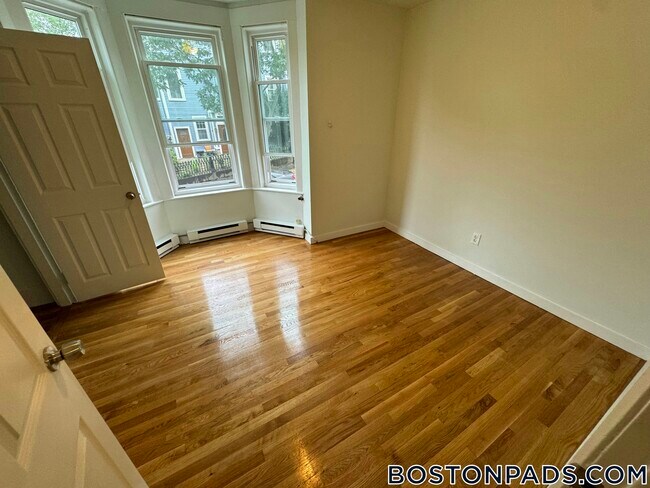 Foto del edificio - 506 E Broadway