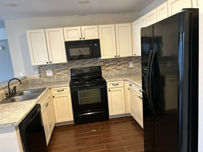 Foto del edificio - 1313 Saint Andrews Ln