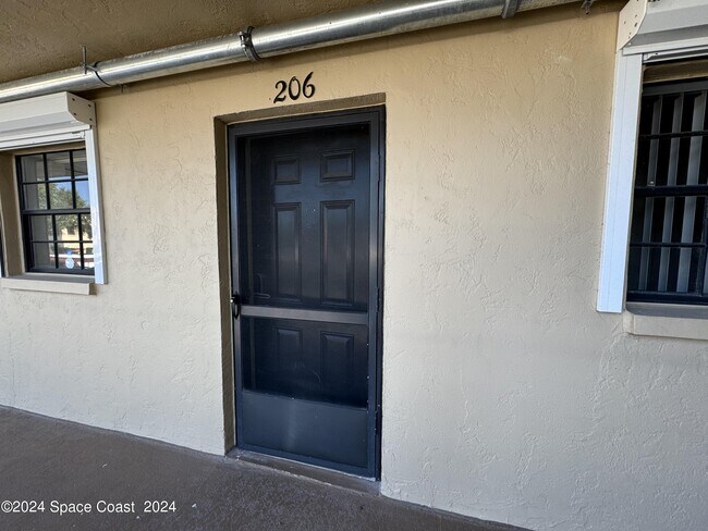 Building Photo - 1025 Rockledge Dr