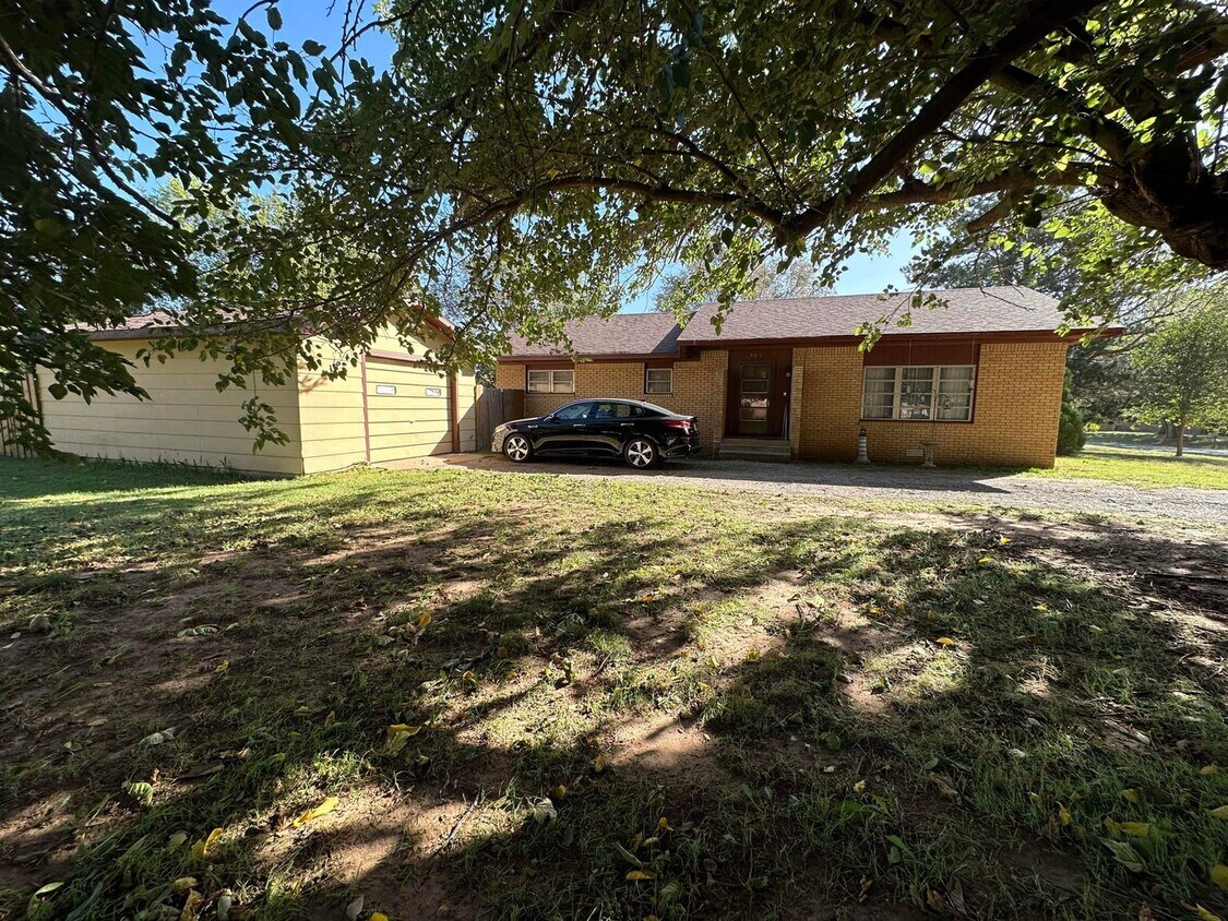 Primary Photo - 301 Elva St