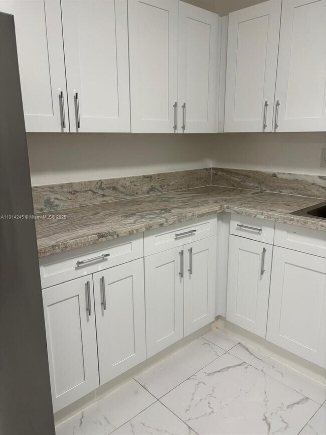 Foto del edificio - 18151 NE 31st Ct