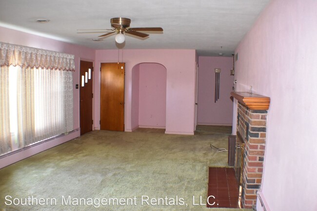 Building Photo - 3 br, 1 bath House - 2 Pine Street