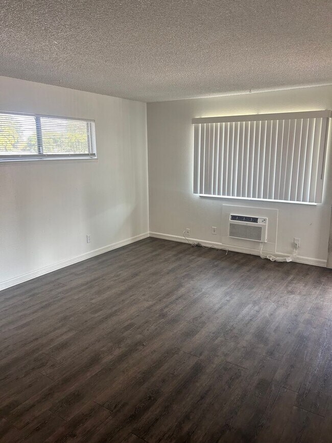 Foto del edificio - 820 Sutter Ave