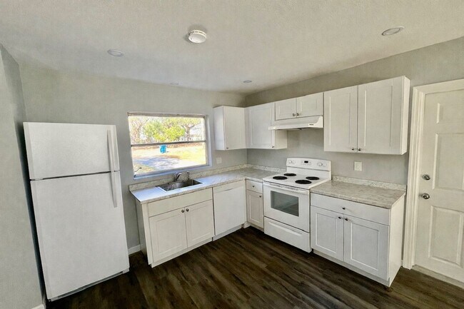 Foto del edificio - HUGE Ridge Manor/Dade City 3BR/2BA Home with Wide Open Floor Plan!!!