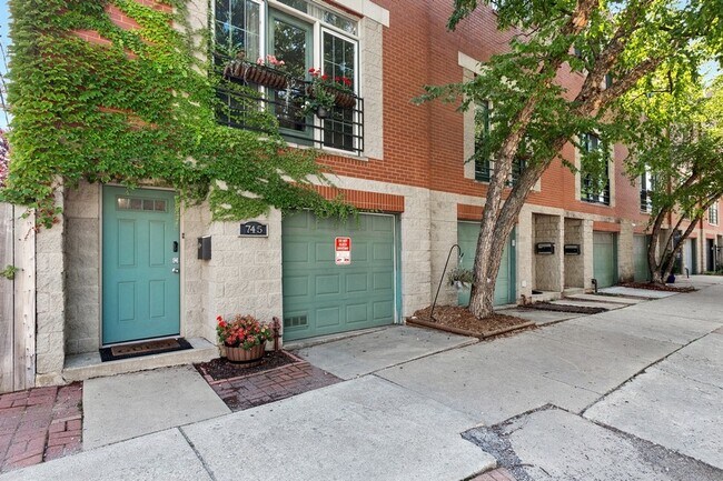 Foto del edificio - 745 N Wood St