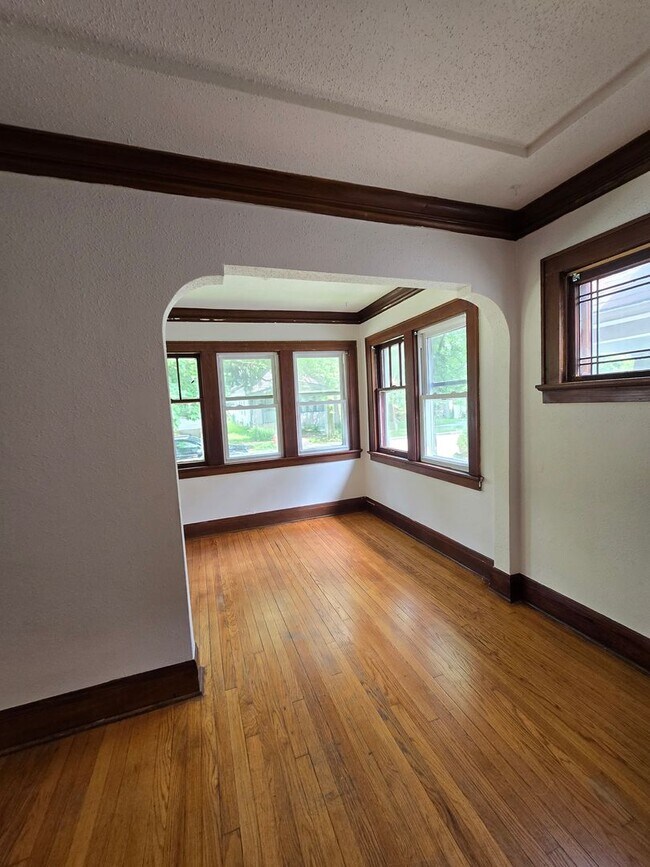 Foto del edificio - 3743 N Vel R. Phillips Ave