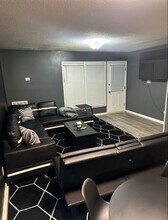 Building Photo - 15 Grove Park Rd