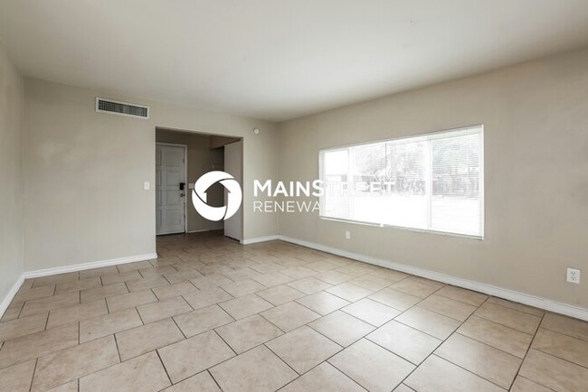 Foto del edificio - 6711 E 45th St